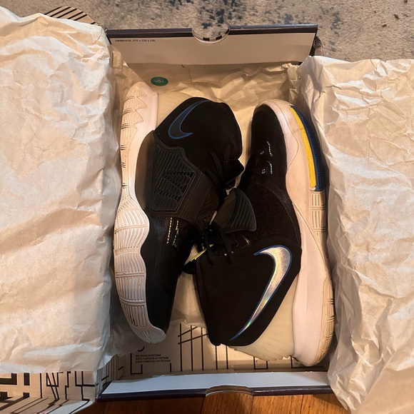 Nike sneaker men size11 smoke free and pet free home in original box - Picture 9 of 9